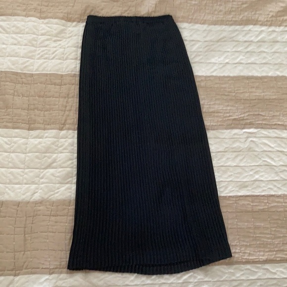 item…VINTAGE Pleated Black Maxi Skirt - Picture 3 of 4